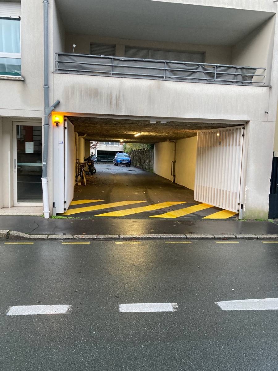 Loue place parking extérieur Chartrons Camille Godard 8m² - Bordeaux (33)
