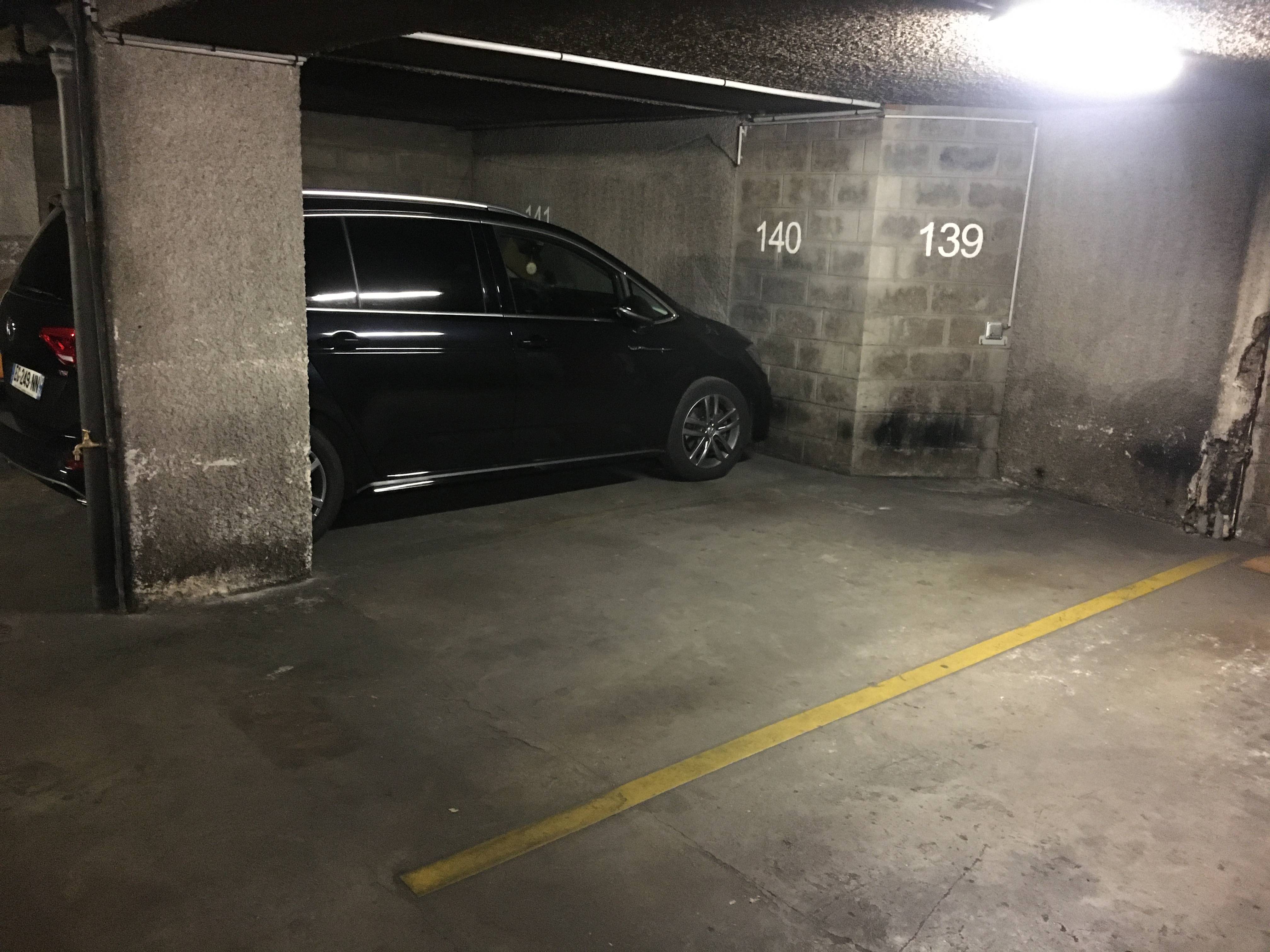 Loue place de parking berline - borne électrique - Paris 9ème