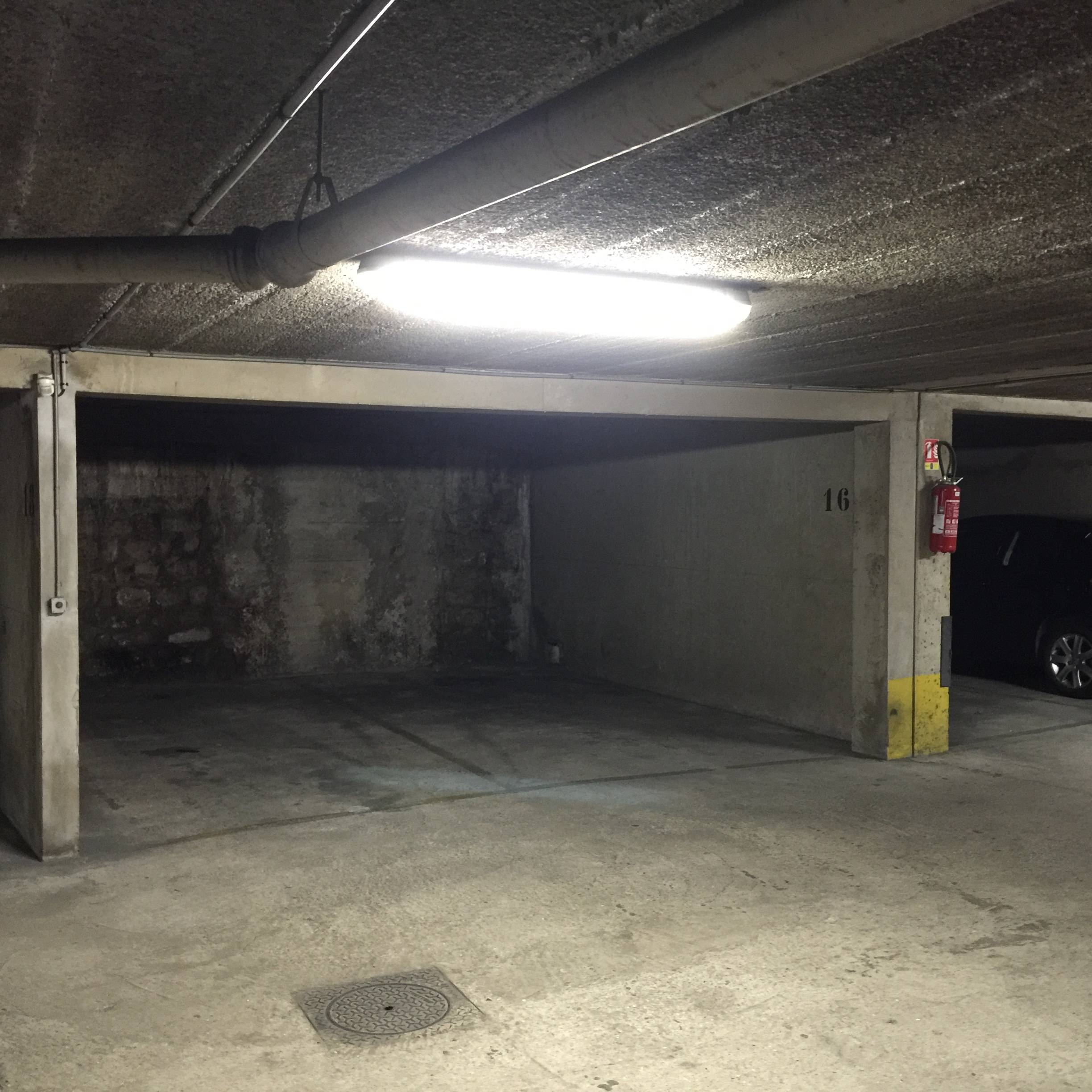 Loue place de parking Paris 17ème - 12m²