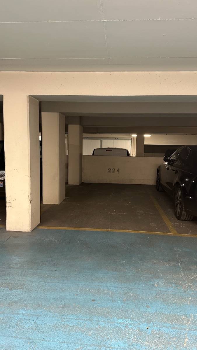Loue place de parking - Paris 18ème - 10m²