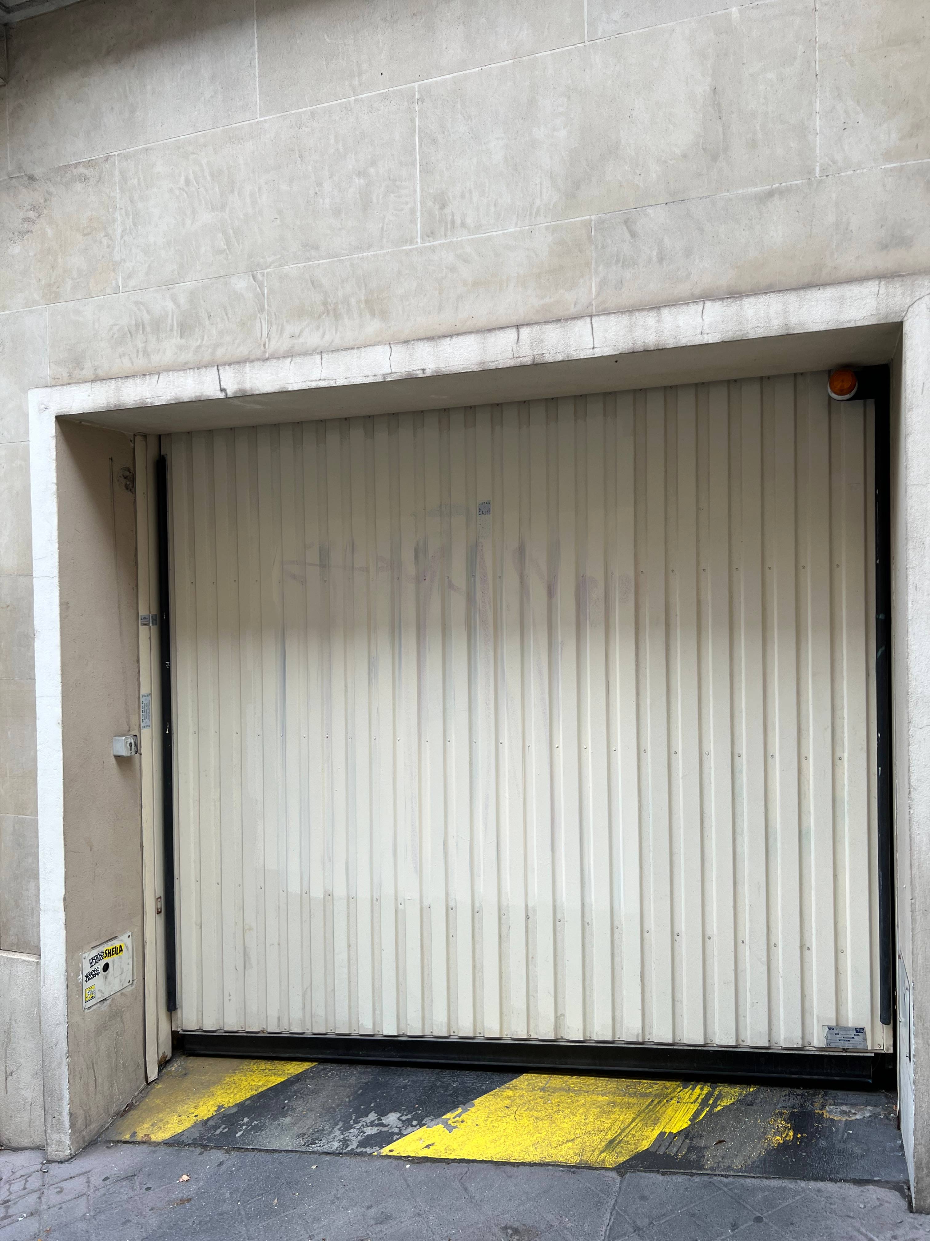 Loue place de parking - 12m² - rue Tourlaque (18e) - Paris 18ème