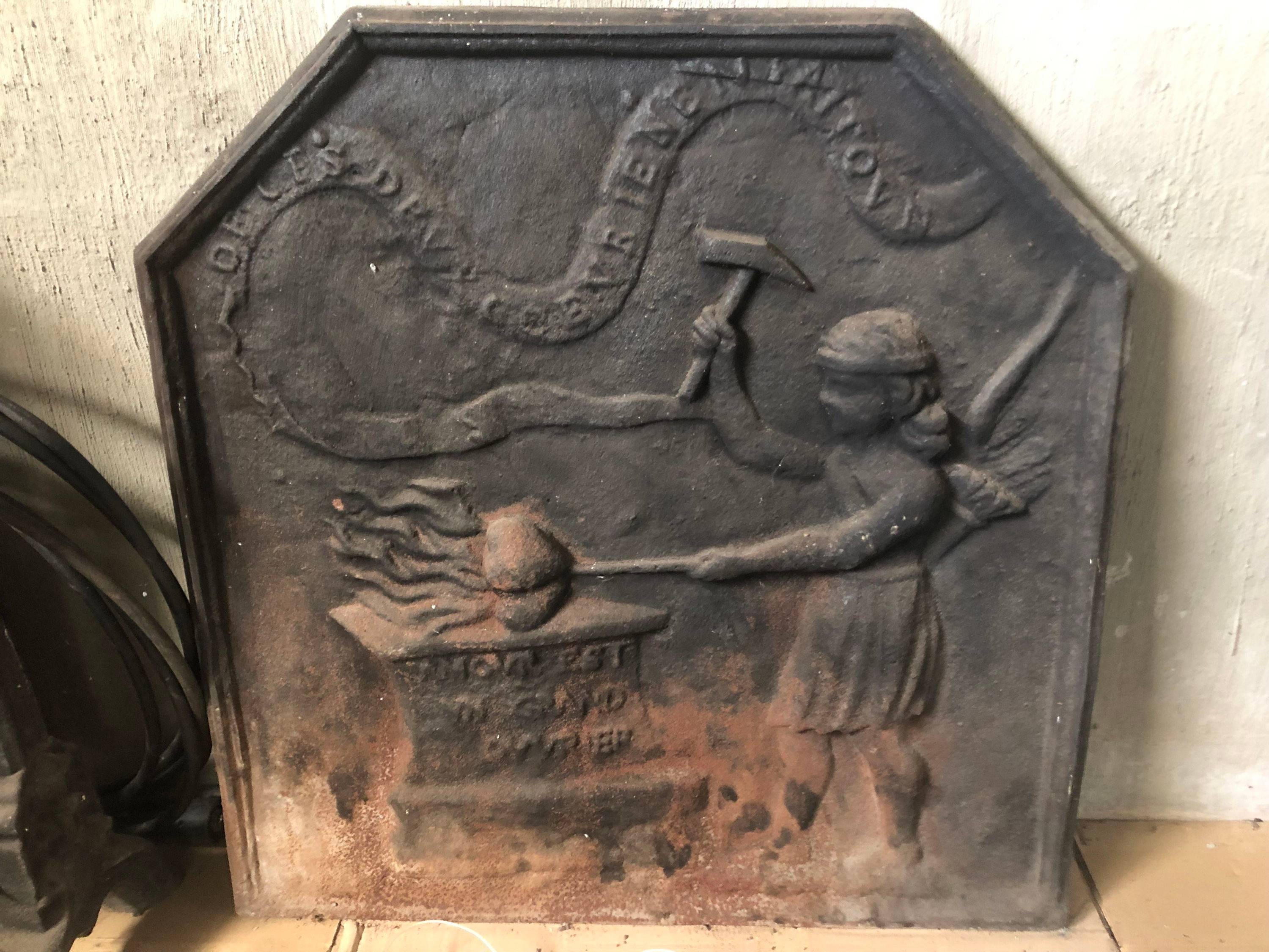 Plaque / fond de cheminée en fonte