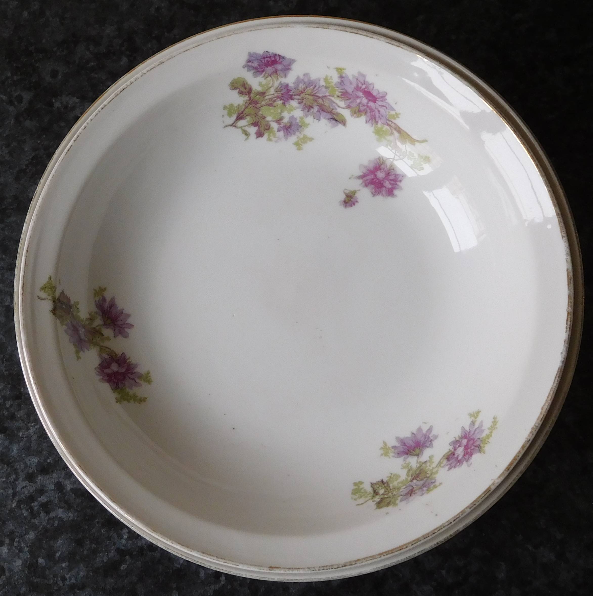 Deux plats creux anciens