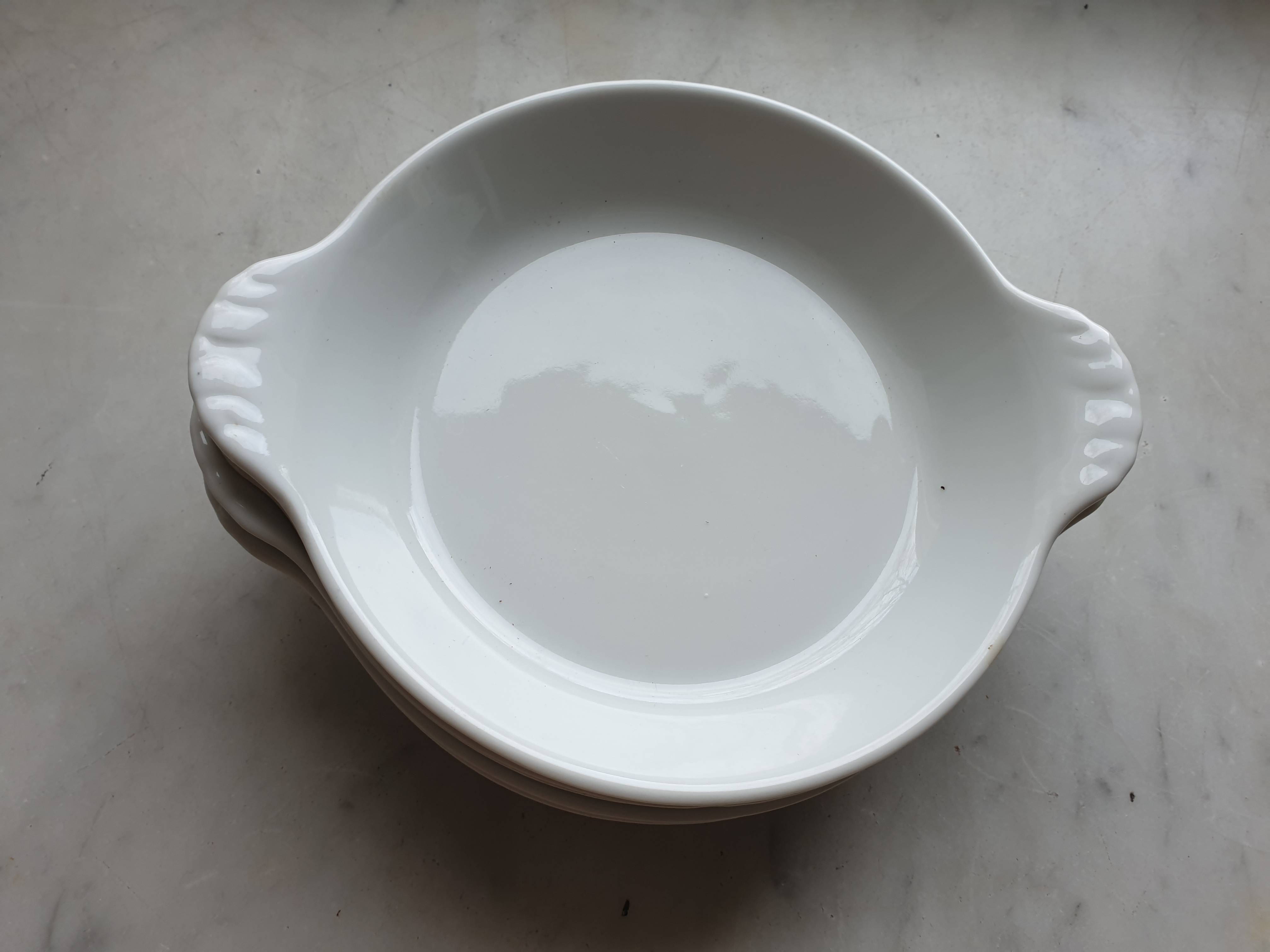 5 plats ronds à oreilles en porcelaine Pillivuyt neuf