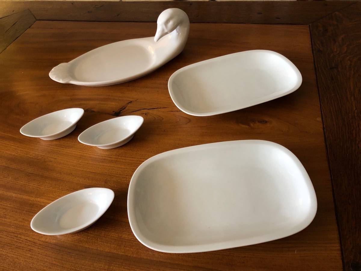 Vends plats de service blancs