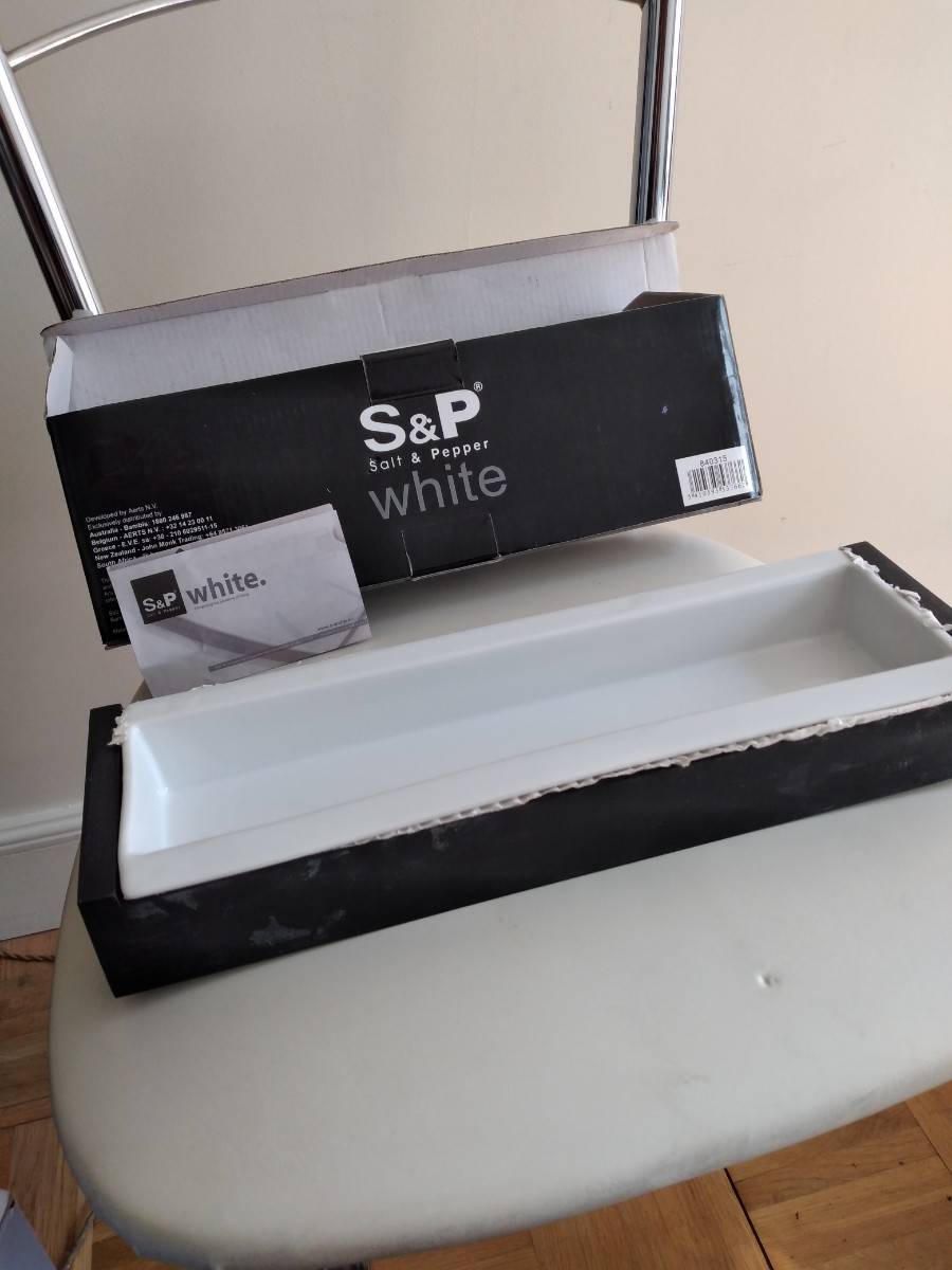 2 plats sushis/apéritif neufs dans leur emballage