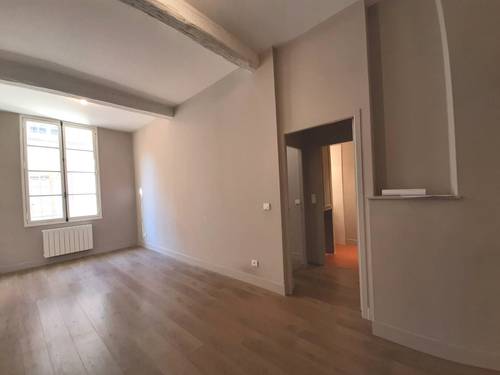 Loue appartement T2 en plein centre ville, rénové 42m² Aix en Provence (13)