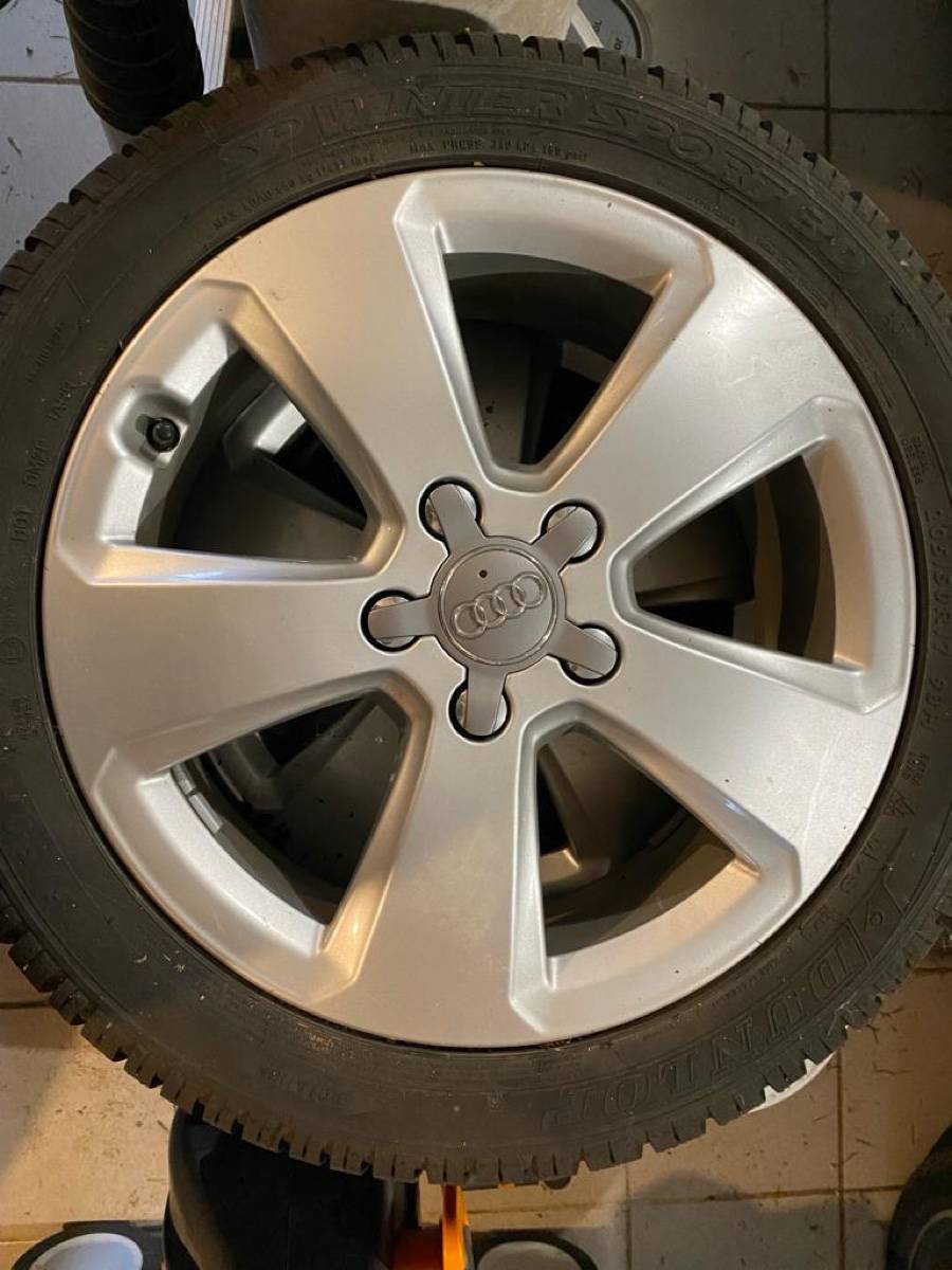 4 pneus neige + jantes audi excellent état