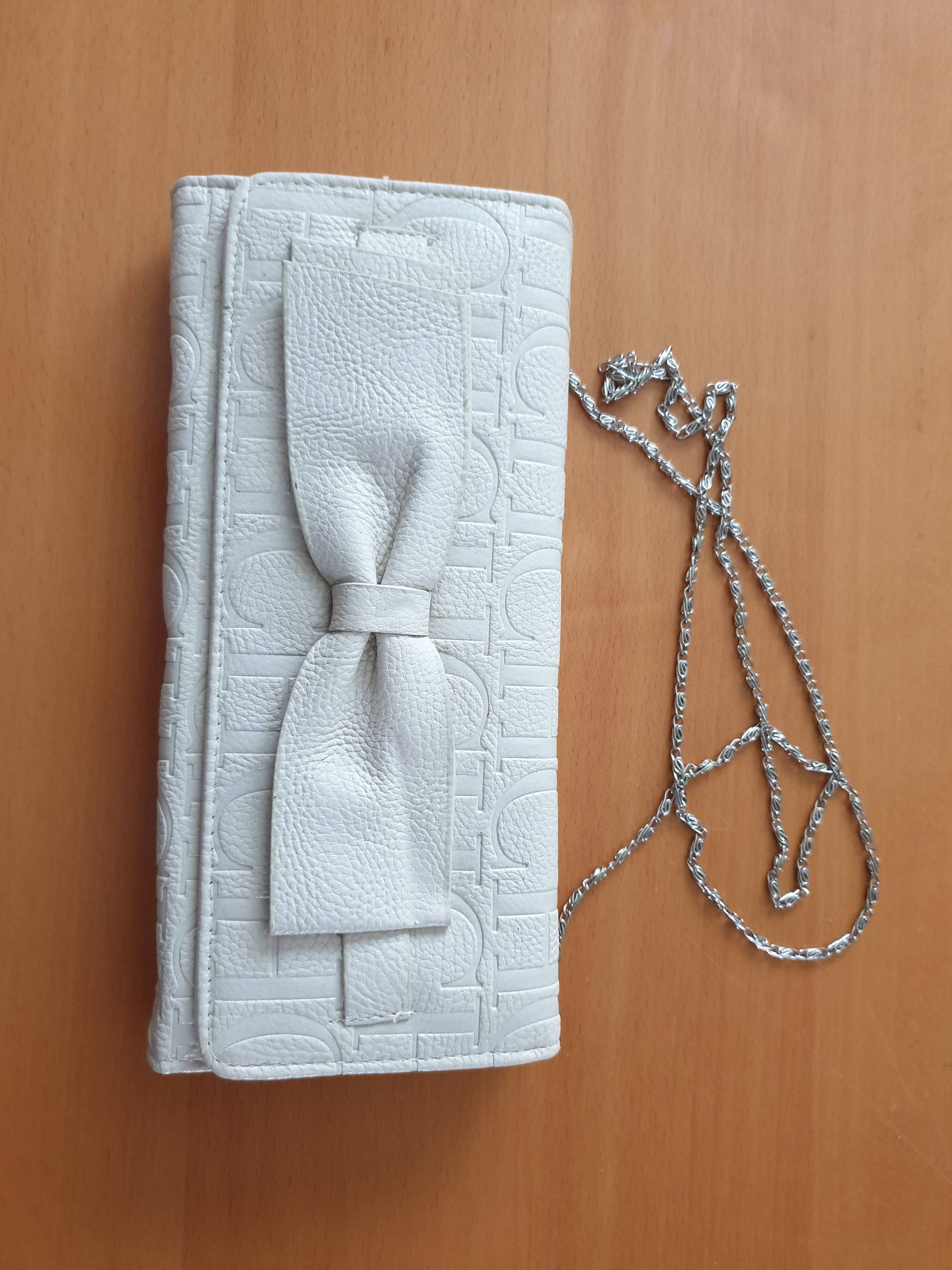 Pochette de cérémonie sac à main Carolina Herrera cuir crème avec chaine argentée