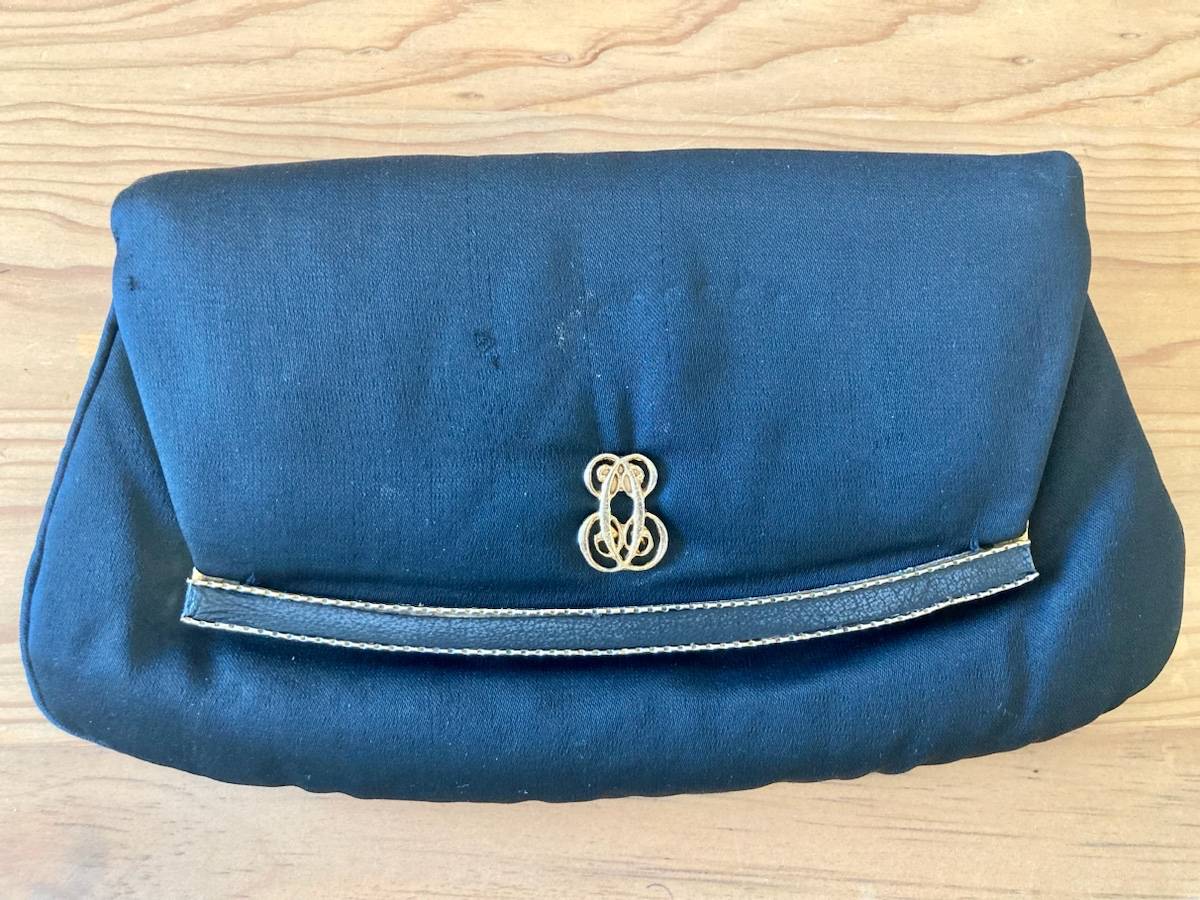 Pochette vintage en satin noir