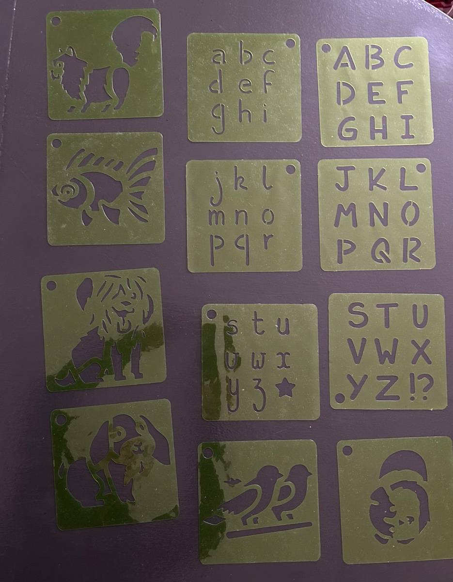 12 pochoirs lettres minuscules et minuscules et animaux