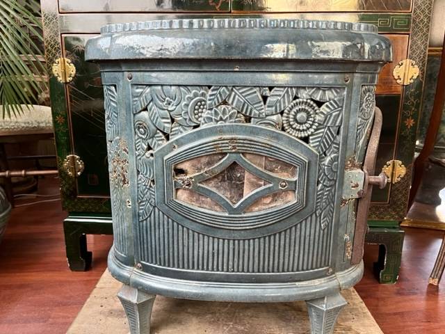 Art déco poêle en fonte émaillée Deville Le Non Pareil vers 1930 sur