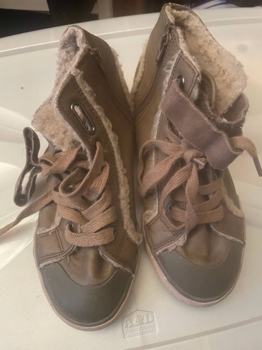 Pointure 34 chaussures garçon marque Victoria