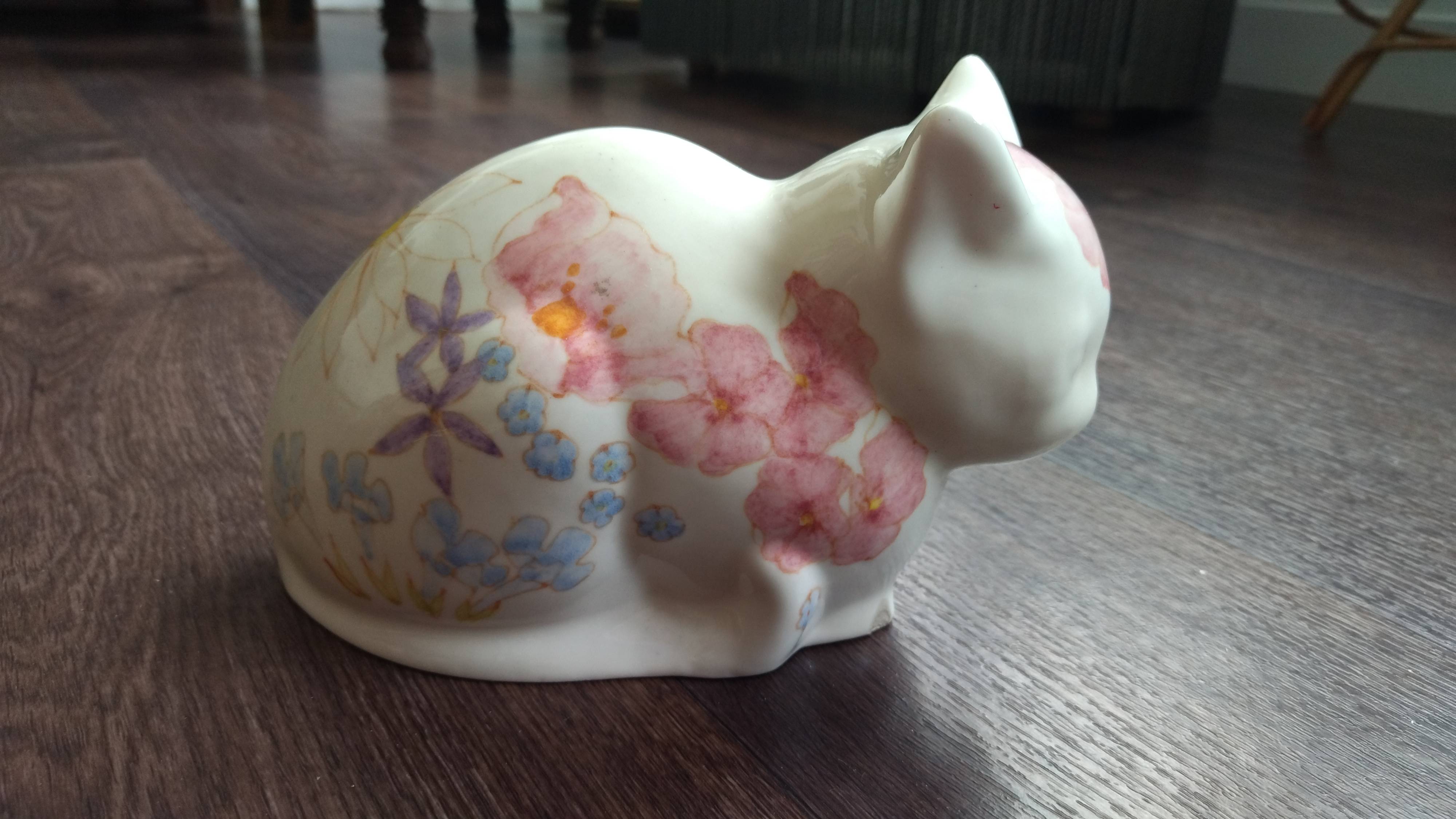 Chat en porcelaine vintage