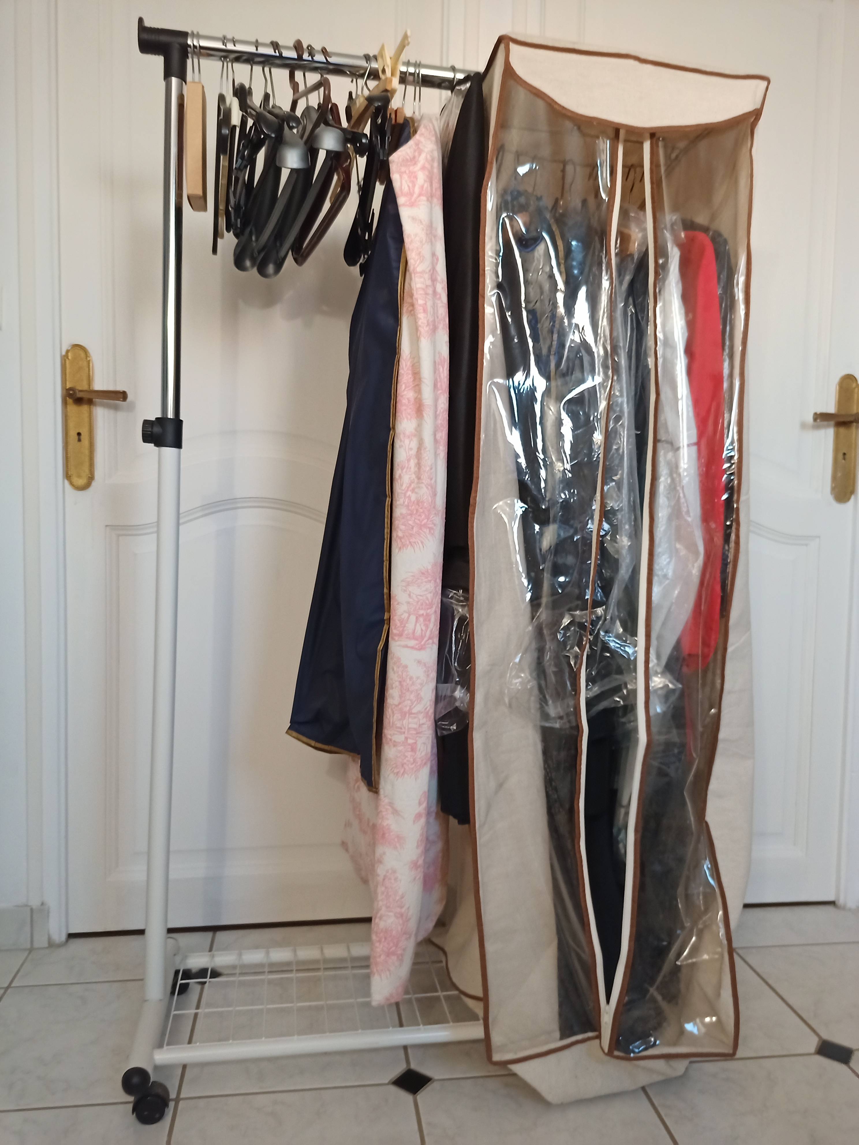Porte-vêtements Sur Roulettes Blanc - Double Tringle, 4 Roues Avec Freins, Rangement Mobile Pratique