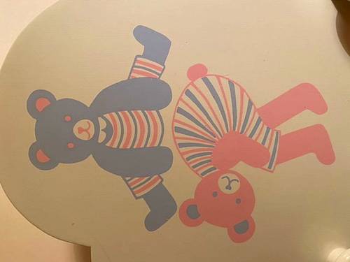 Porte-manteau en bois blanc motif ours pastel