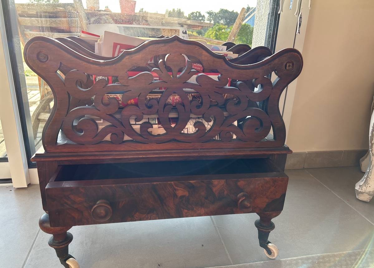 Porte-Revues Victorien de Canterbury