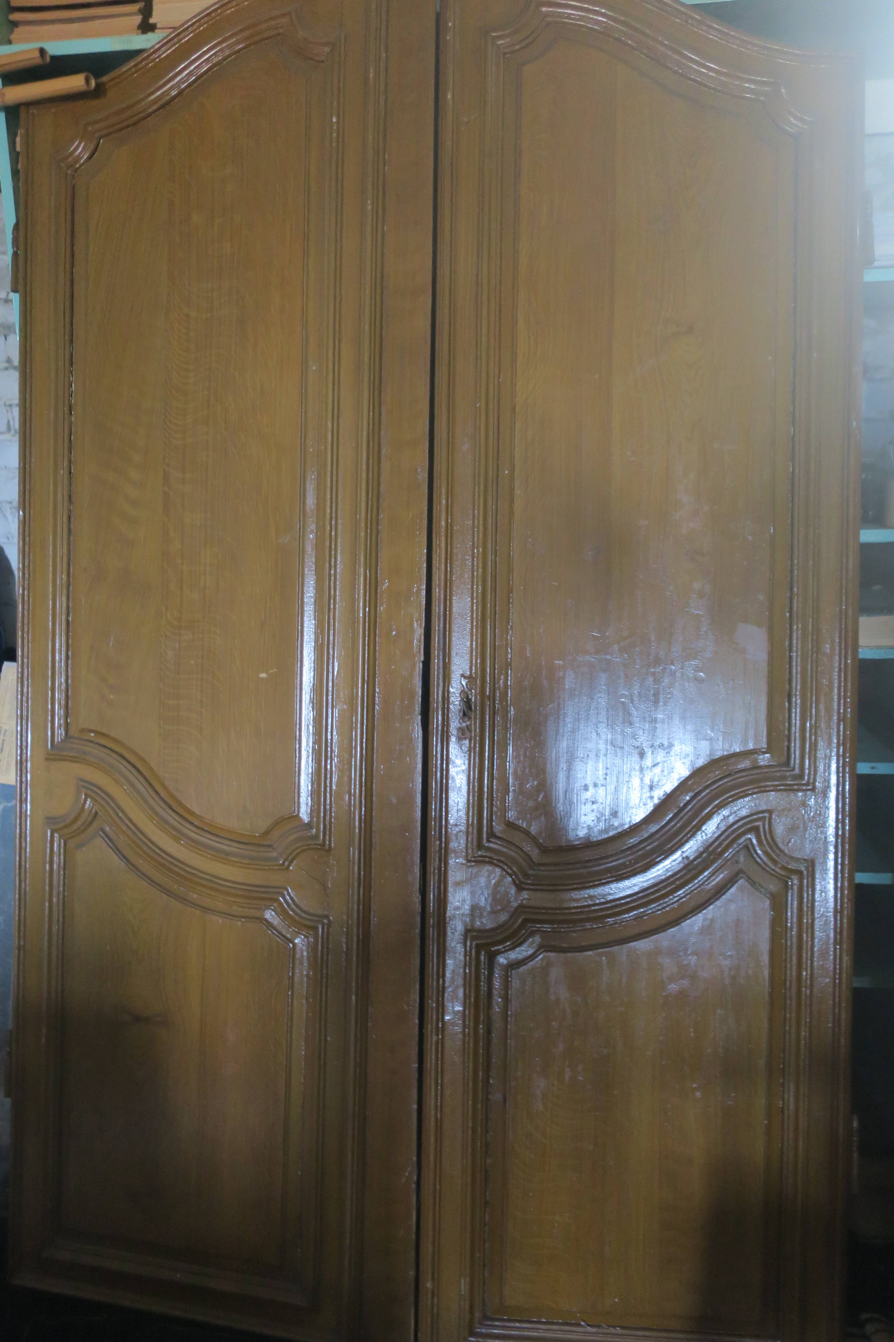 Portes et chapiteau armoire ancienne 1830 chêne peint faux bois on Gens