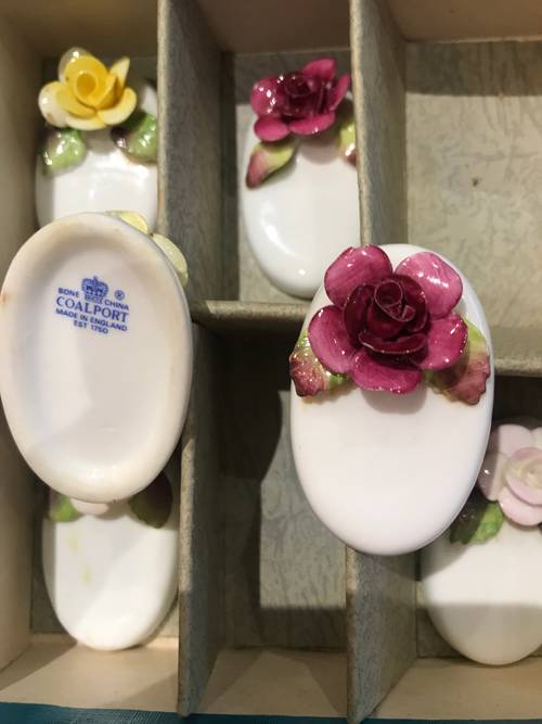 6 portes couteaux porcelaine fine «Coalport » fabrique de prestige