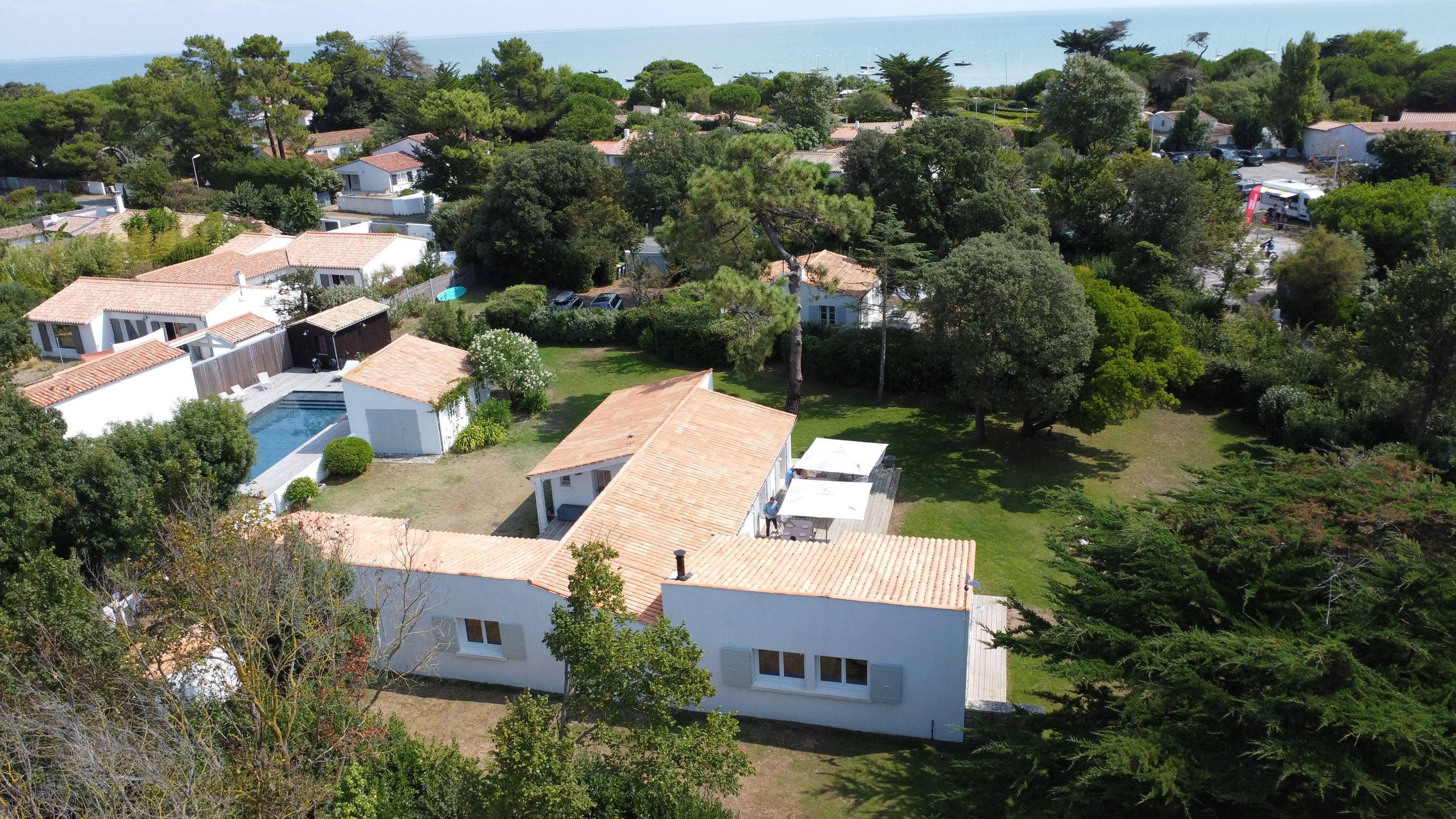 Loue maison 10 couchages, piscine 12x5m, 150m plage de la Loge - Les Portes-en-Ré (17)