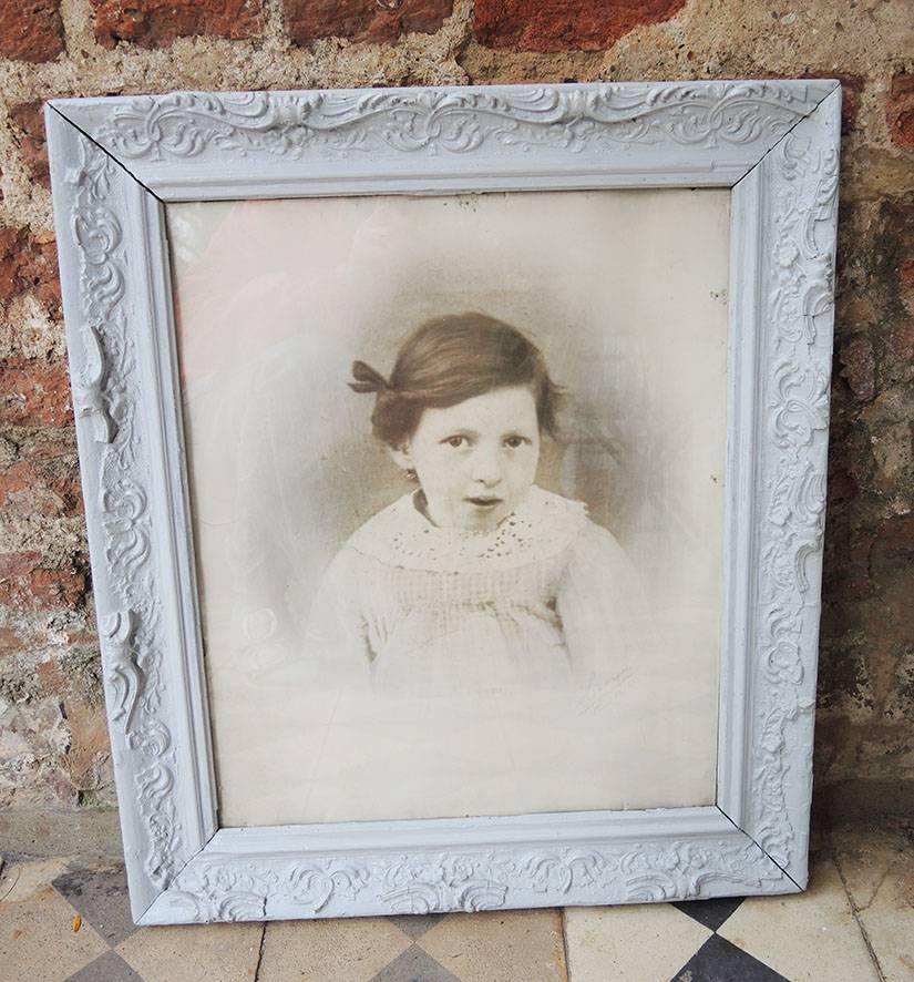 Portrait Photo Encadrée & Signée d’Une Jeune Fille’Yvonne