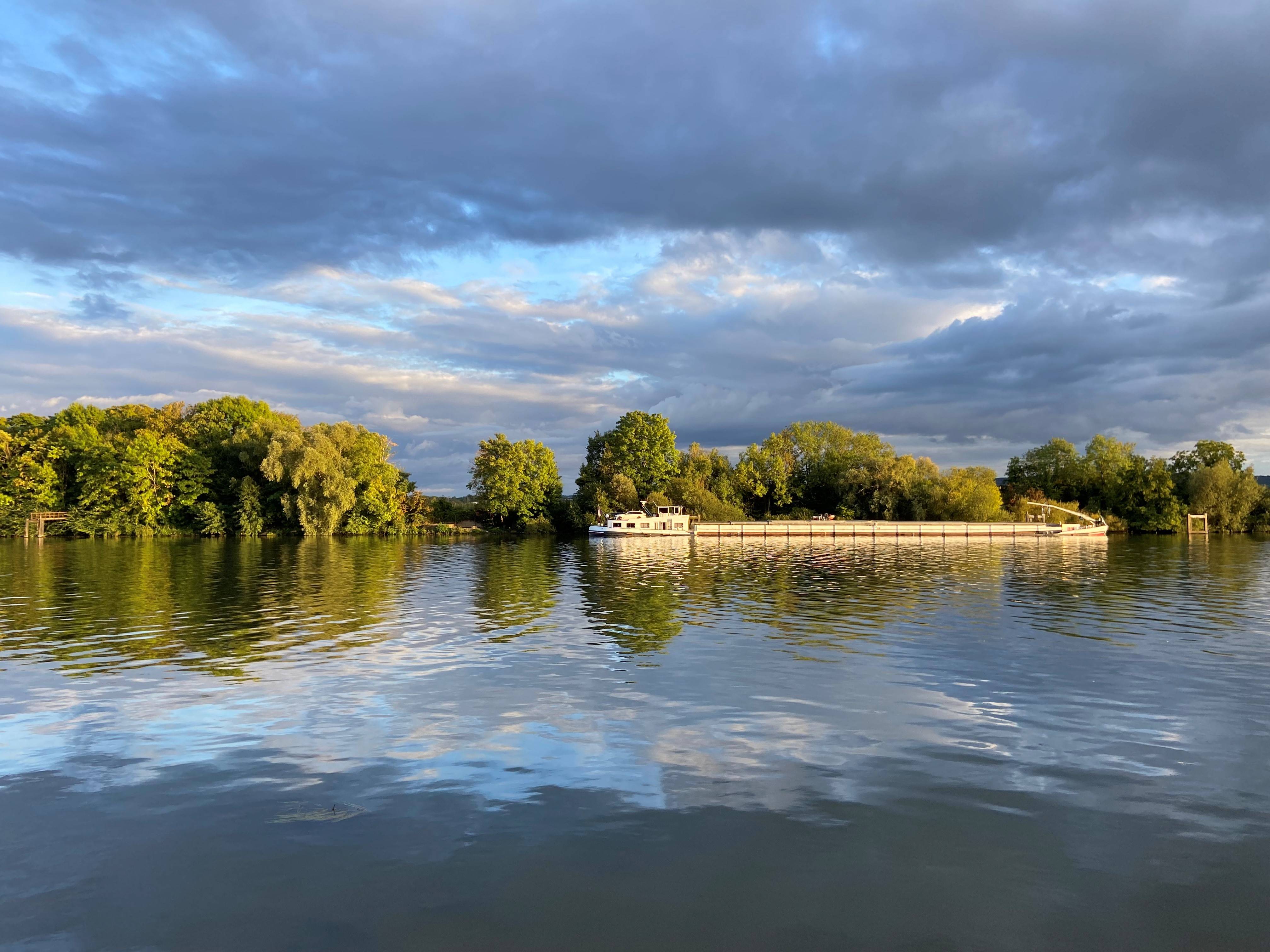 Recrute en CDI personne pour entretien d’une île, conduite de passagers