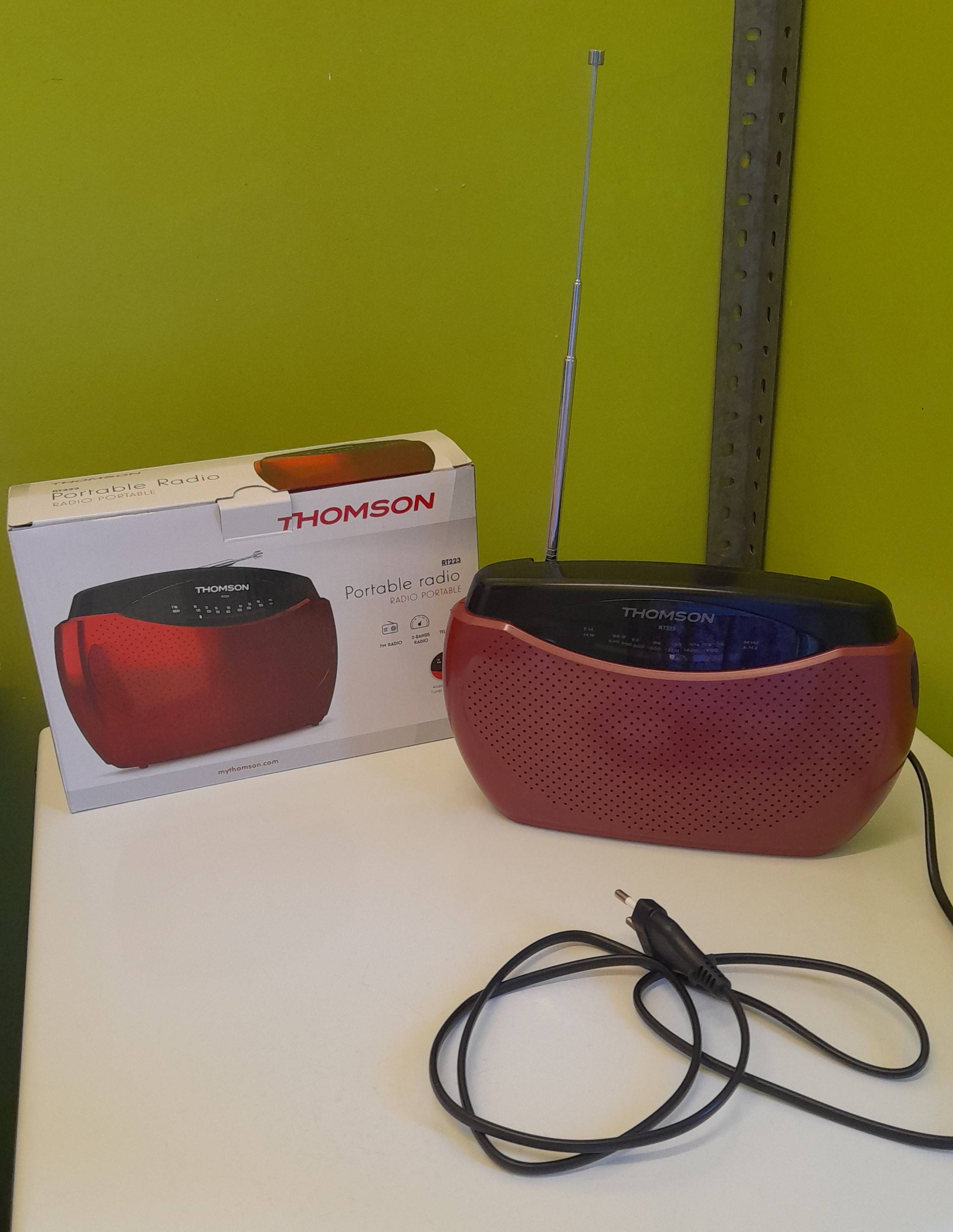 Poste de radio Thomson RT 223 . Très bon état