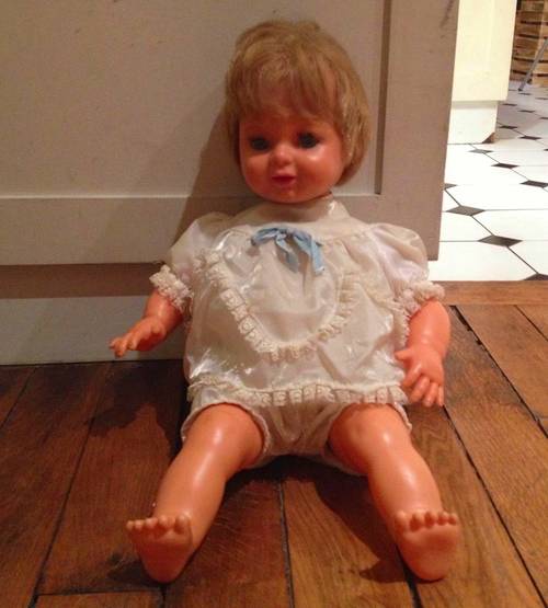 Poupée ancienne Bella années 60 : Bébé avec ses vêtements d’origine