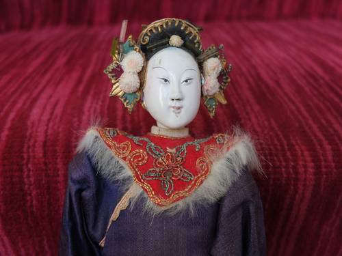 Poupée asiatique de collection