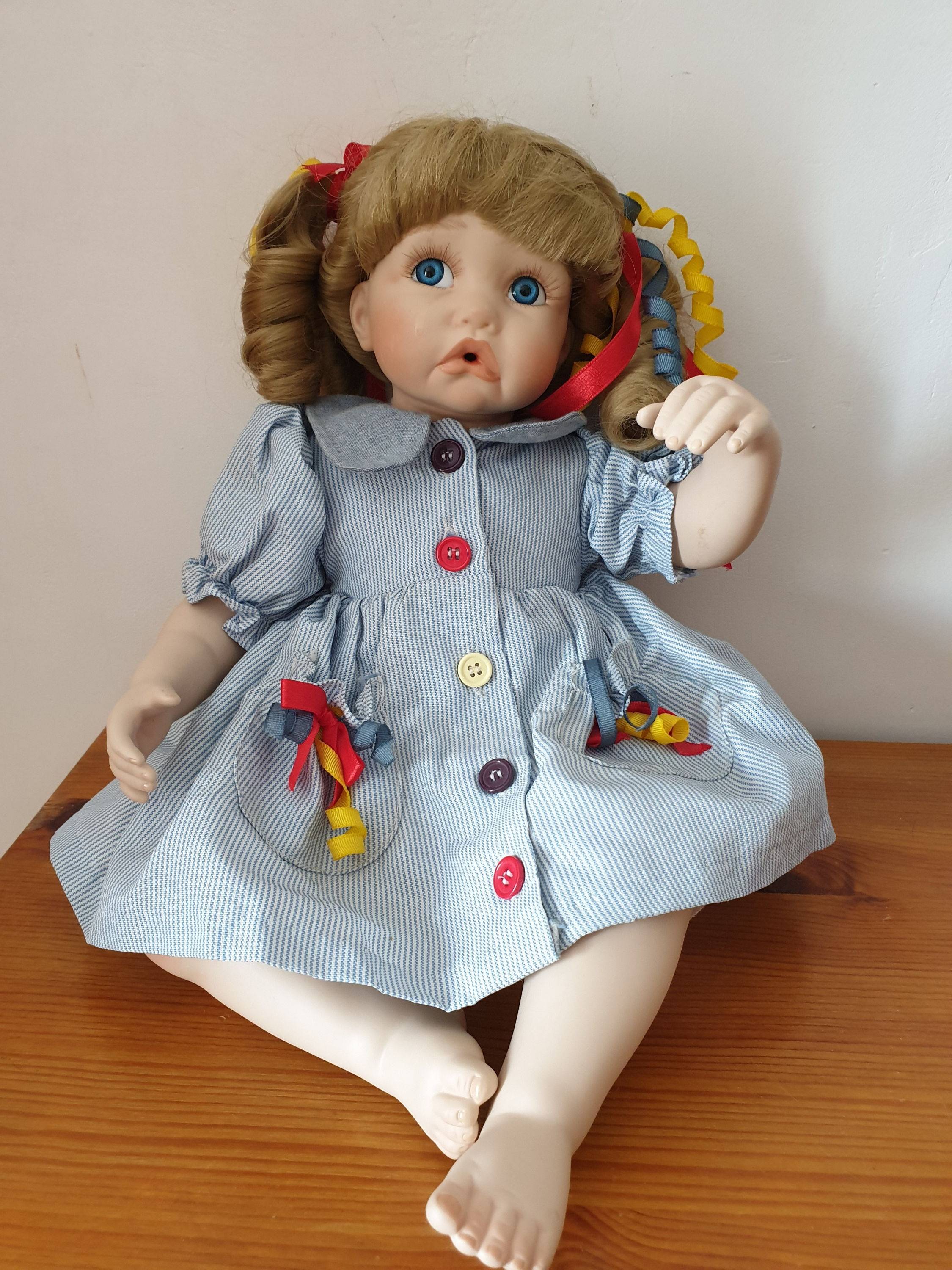 Poupée Kayla en porcelaine fine The Hamilton Collection vintage 1993, 40 cm