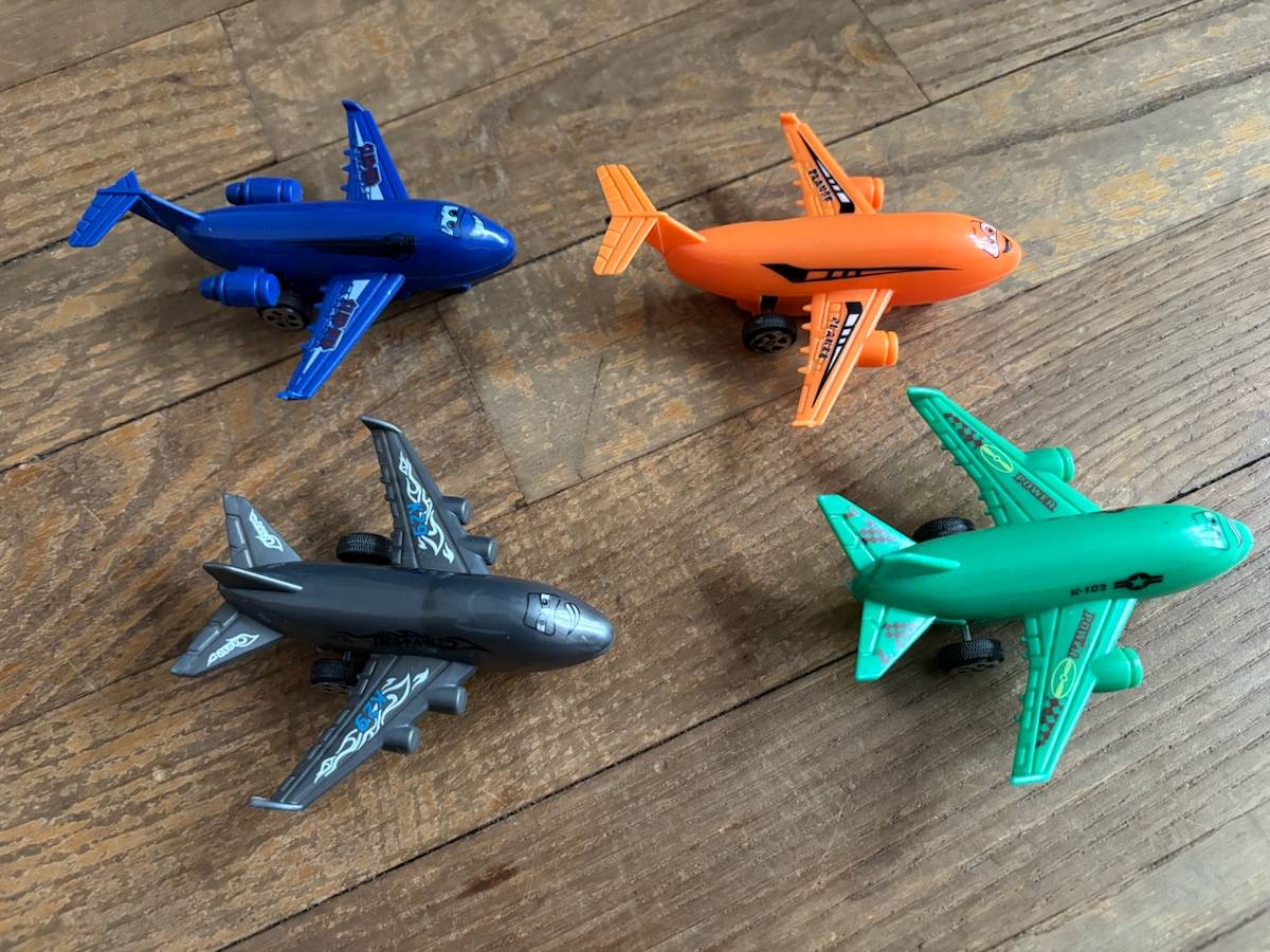 4 avions très légers