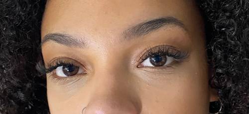 Pose d’extension de cils et rehaussement