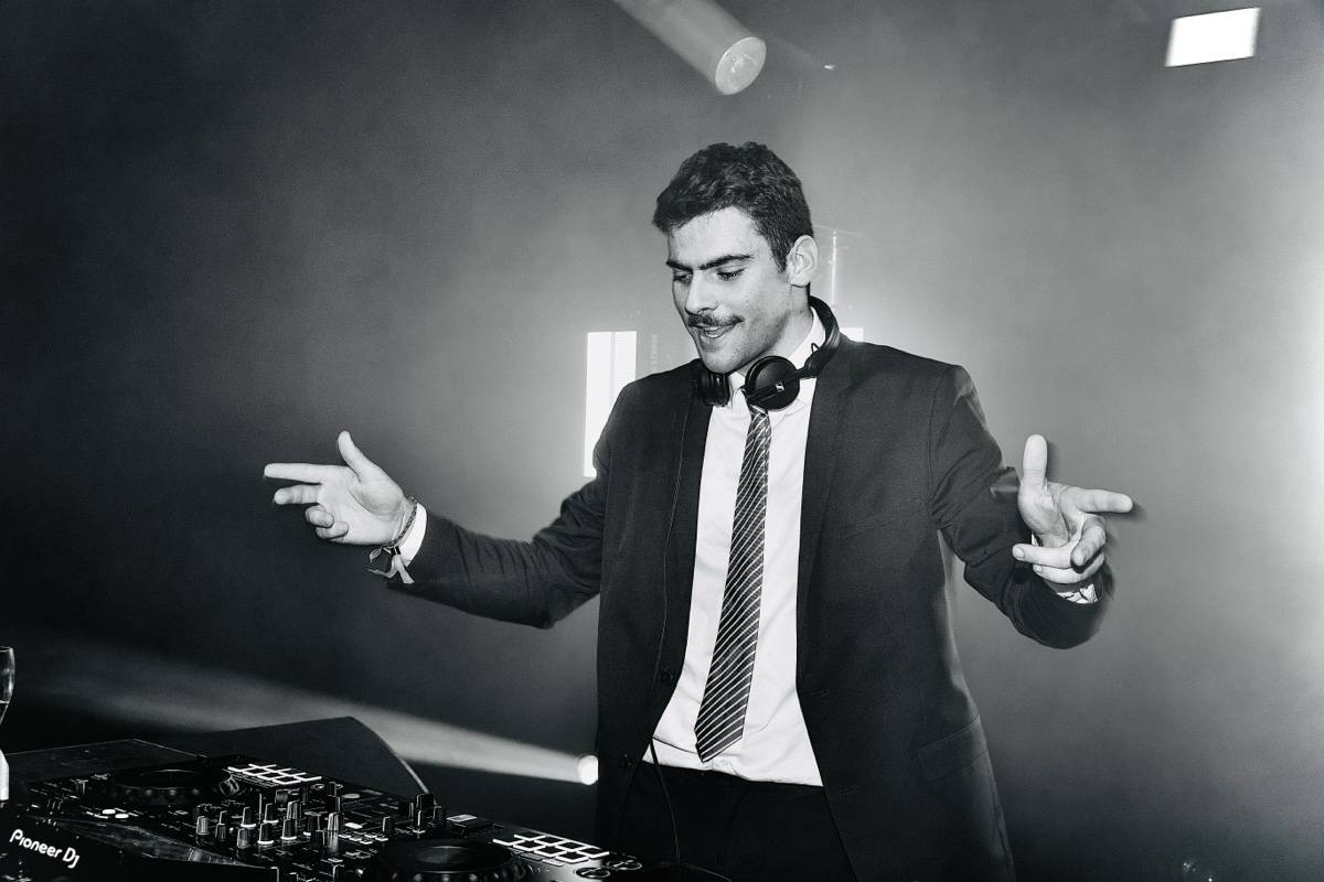 Propose prestations DJ pour rallyes, mariages