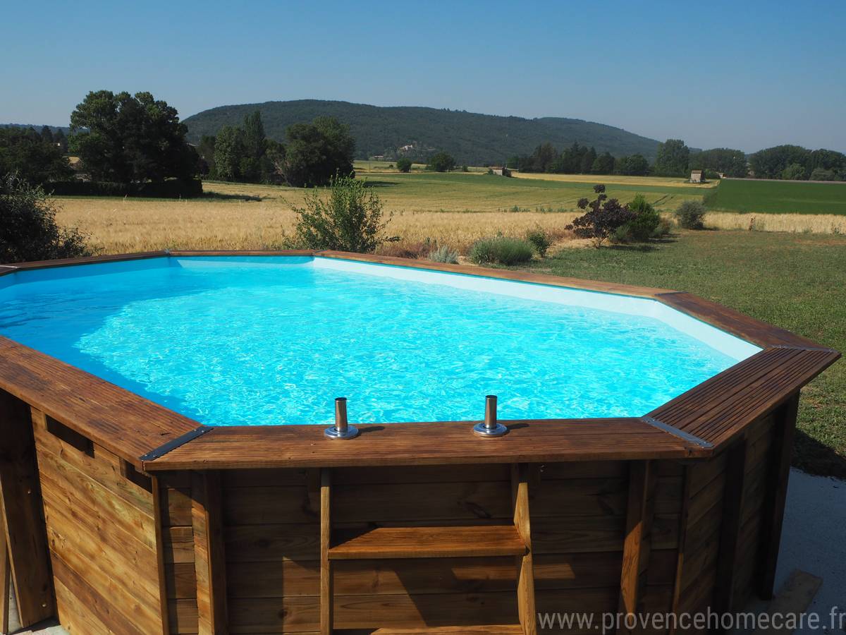 Loue Le Prieuré, maison de vacances en Provence, 6 couchages, cours intérieure, piscine avec vue dégagée