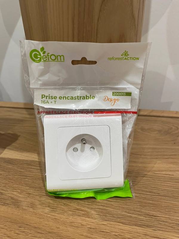 Prise électrique encastrable blanche neuve