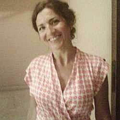 Propose Professeur au conservatoire, diplômé, donne cours de piano et solfège