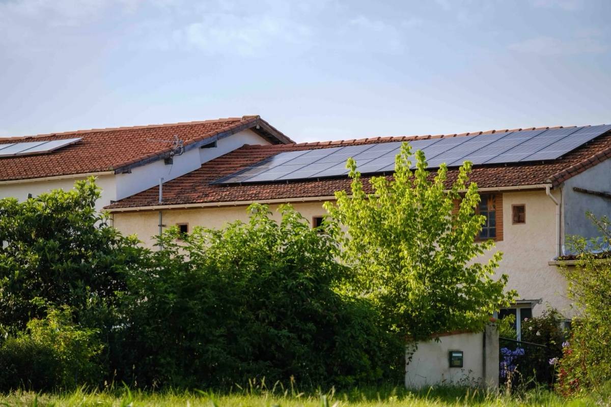 Vends bornes de recharge pour véhicules électriques et solutions photovoltaïques