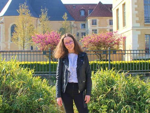 Propose babysitting à Paris 7ème et ses environs proches