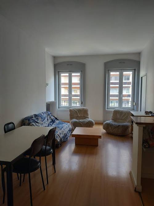 Propose 3 chambres dans grand appartement de 105m² Saint Etienne (42)
