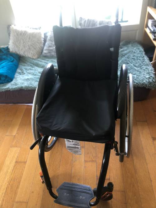 Vends fauteuil roulant Küschall avec coussin anti escarre
