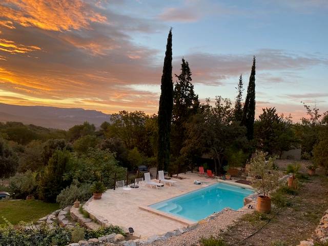Loue maison 160m² avec piscine 8 personnes 15mn Aix 30mn Marseille - Calme absolu - bail mobilité