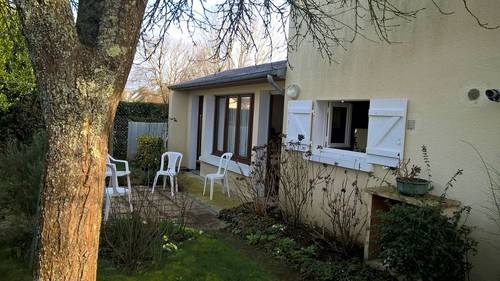 Propose logement indépendant contre présence, Carolles (50)