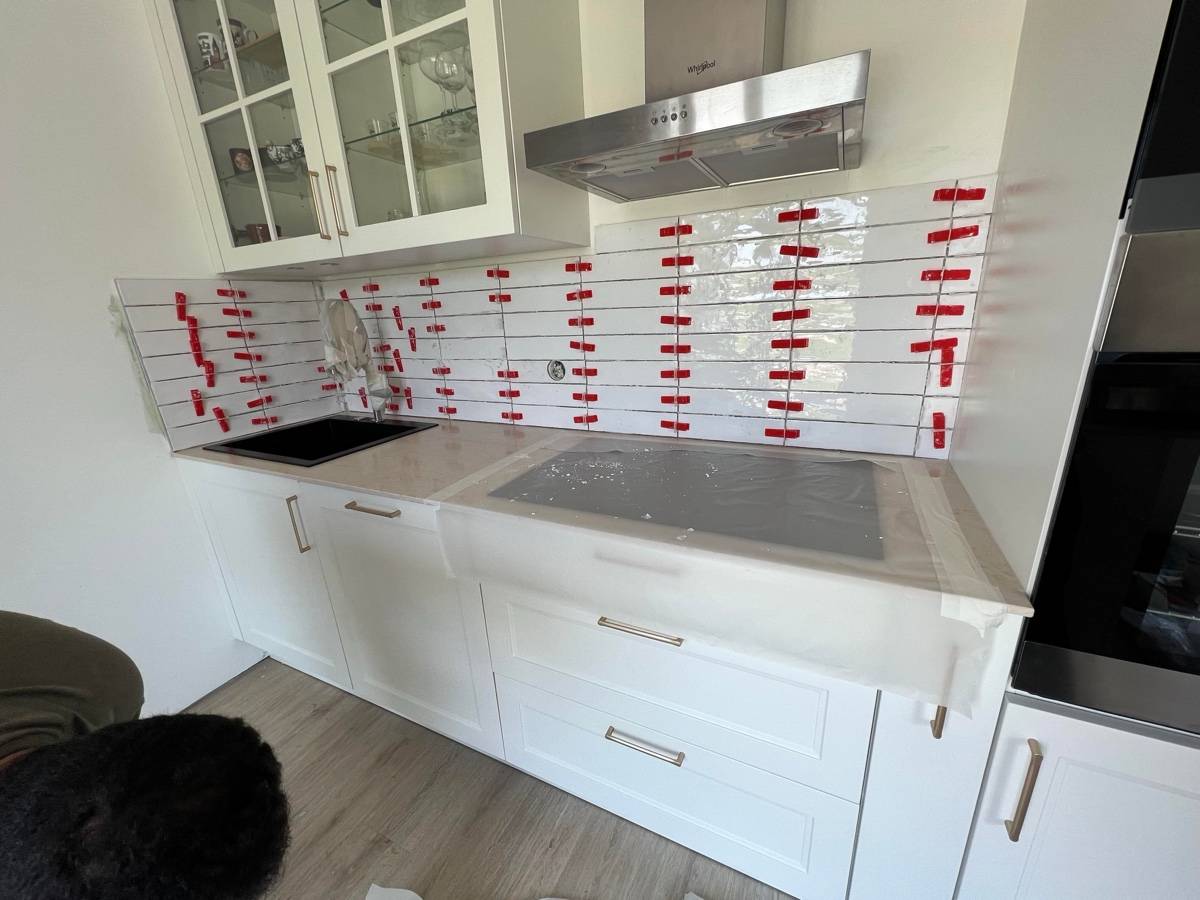 Propose mes services de montage cuisine, peinture et bricolage