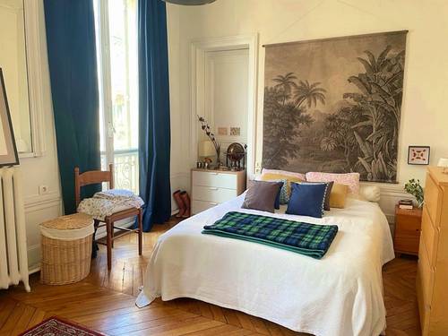 Propose place dans colocation meublée de 4 jeunes pro appartement Paris 8ème