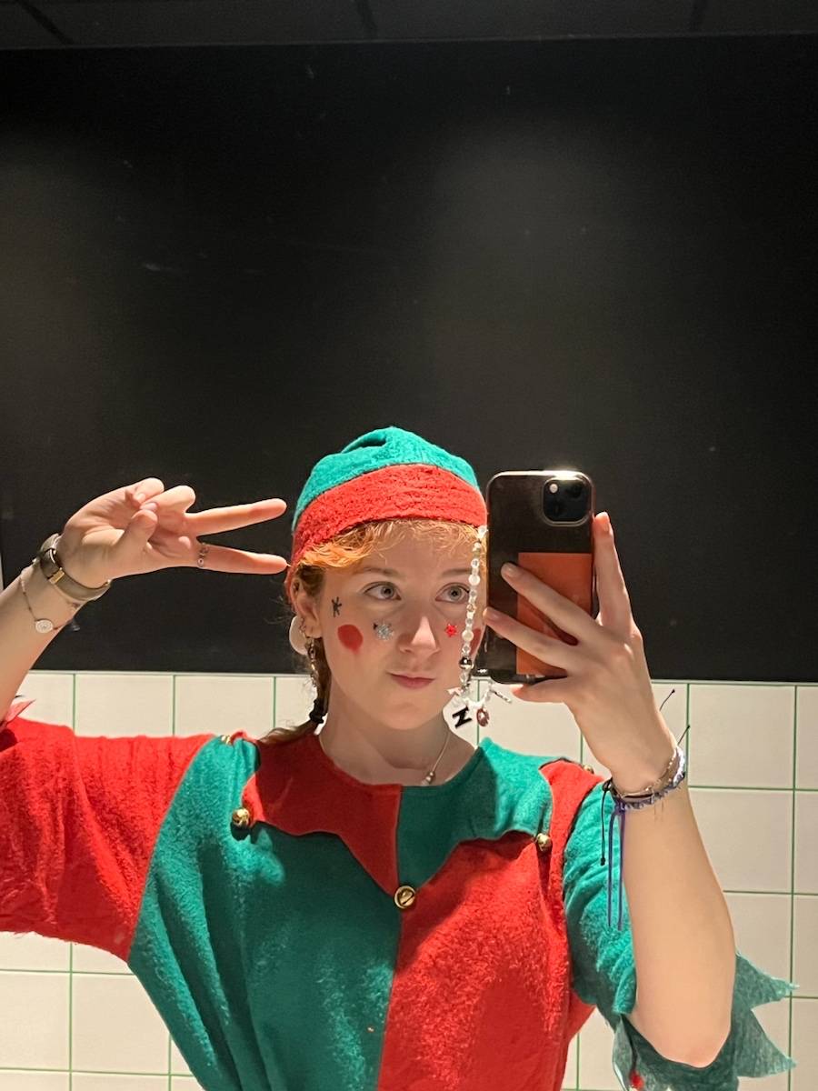 Propose prestation de services de mascotte ou lutin pour Noël ou tout événement de comité d’entreprise