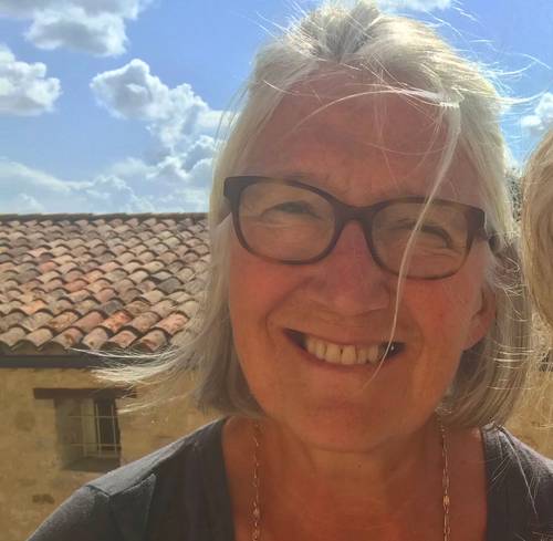 Dame de compagnie propose son aide