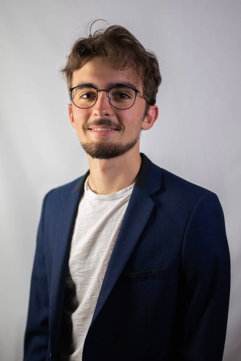 Propose soutien scolaire, notamment scientifique à Paris ou en visio