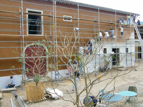 Propose des stages de formation en restauration du patrimoine
