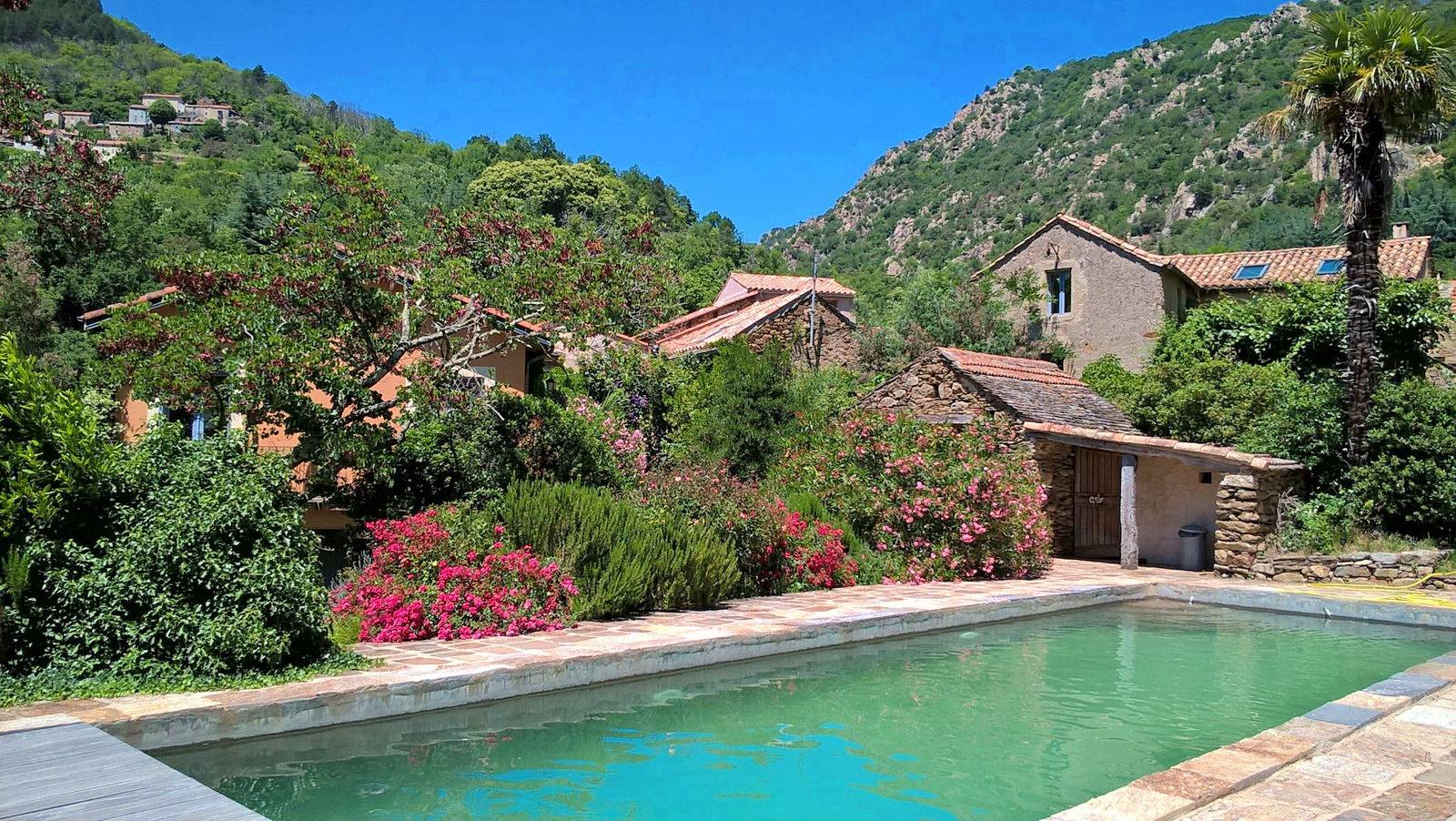 Loue gîte de charme avec grande piscine - 13/15 couchages