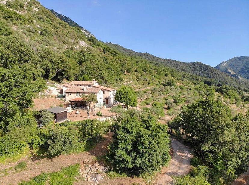 Vends propriété dans site exceptionnel - 9 chambres, 395m², Sospel (06)